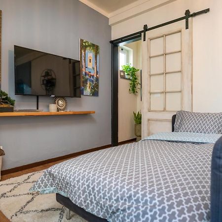 Arty Vintage Townhouse With Rooftop Shower & Sun Loungers Ольян Экстерьер фото