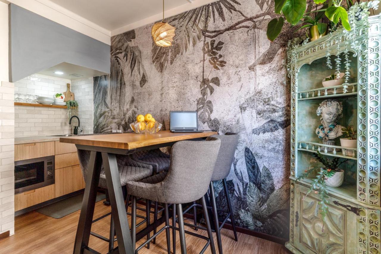 Arty Vintage Townhouse With Rooftop Shower & Sun Loungers Ольян Экстерьер фото