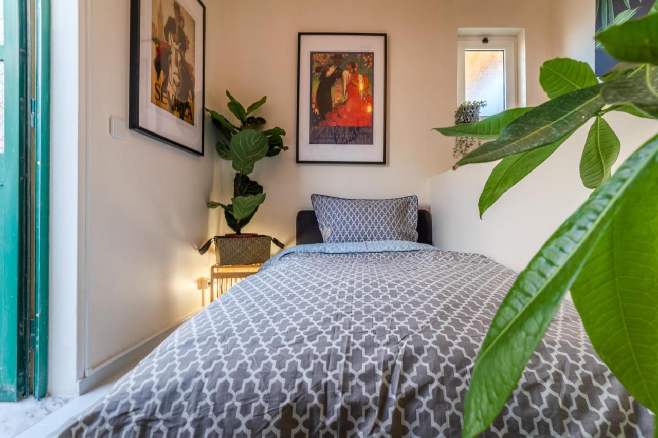 Arty Vintage Townhouse With Rooftop Shower & Sun Loungers Ольян Экстерьер фото