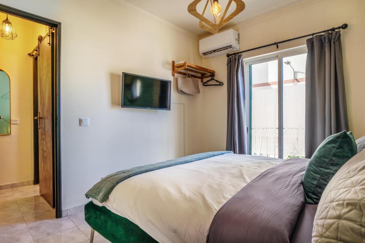 Arty Vintage Townhouse With Rooftop Shower & Sun Loungers Ольян Экстерьер фото