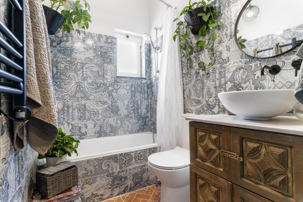 Arty Vintage Townhouse With Rooftop Shower & Sun Loungers Ольян Экстерьер фото