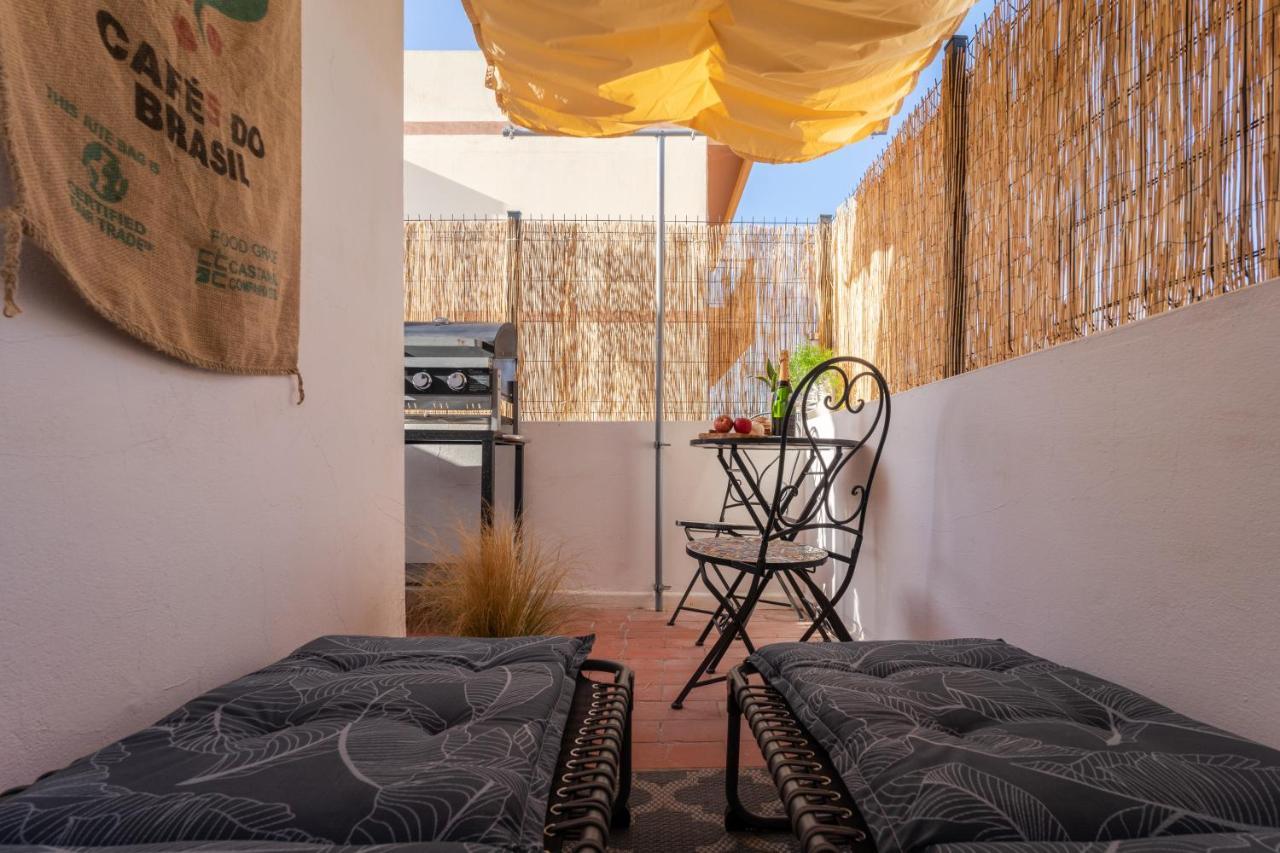 Arty Vintage Townhouse With Rooftop Shower & Sun Loungers Ольян Экстерьер фото